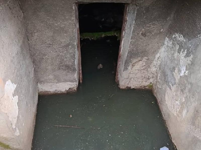 В Искре подвал многоквартирного дома затоплен канализационными водами. Акыйкатчы призвала принять срочные меры