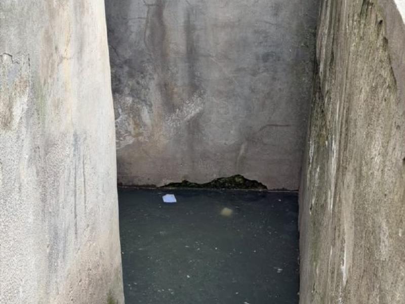 В Искре подвал многоквартирного дома затоплен канализационными водами. Акыйкатчы призвала принять срочные меры