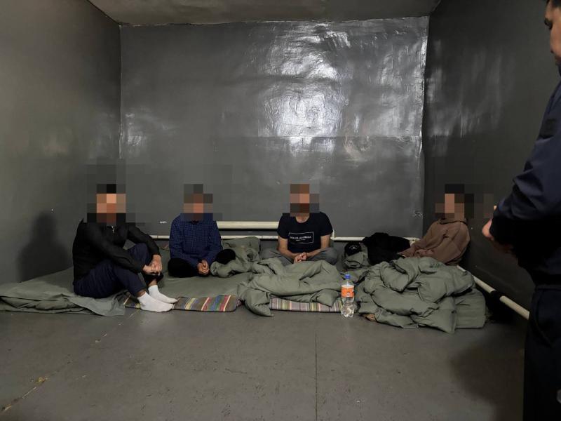 Акыйкатчы: Жабык жайларда кармоо жарандардын ар-намысын кемсинтүү же ырайымсыз мамиле менен коштолбоого тийиш