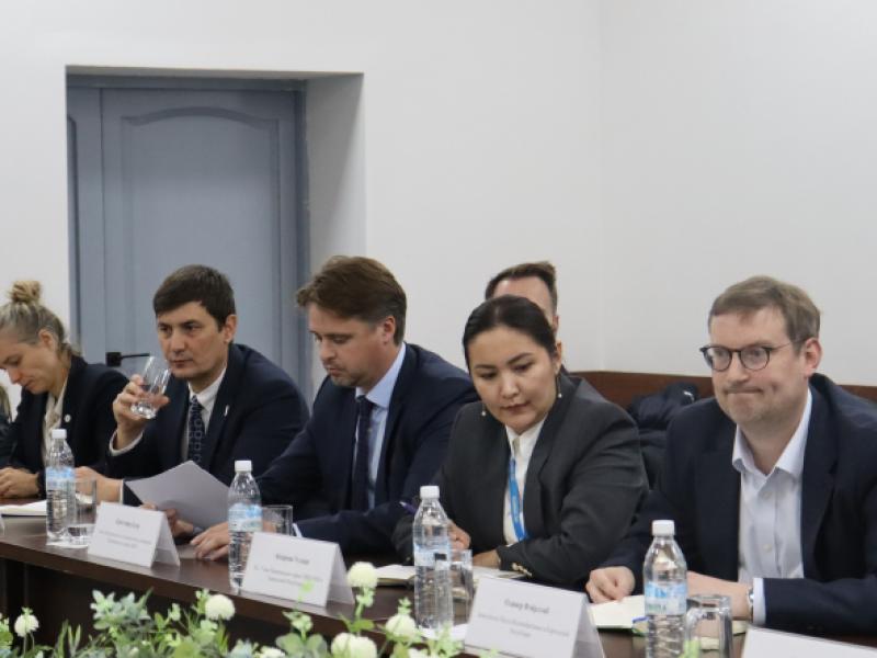 Акыйкатчы Институтунда Кыйноолорду алдын алуу боюнча улуттук борбордун жоюлушу жана улуттук алдын алуу механизмин мындан ары ишке ашыруу маселелери талкууланды.