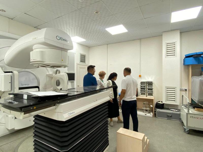 Акыйкатчы: Кыргызстанда залалдуу шишик илдетине чалдыккандарды дарылоо үчүн жабдуулар жана дары-дармектер жетишсиз