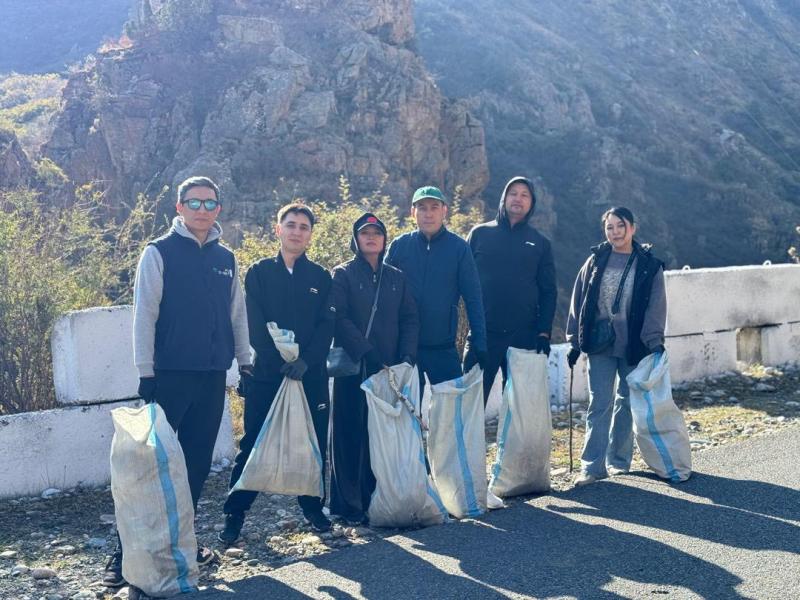 Сотрудники Института Омбудсмена провели субботник в Кой-Таше