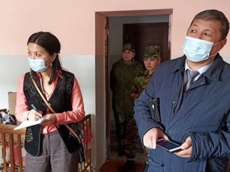 Акыйкатчы Атыр Абдрахматова 14 жашка чейинки балдары бар аялдарга жаза мөөнөтүн өтөөнү жылдырууну сунуштайт