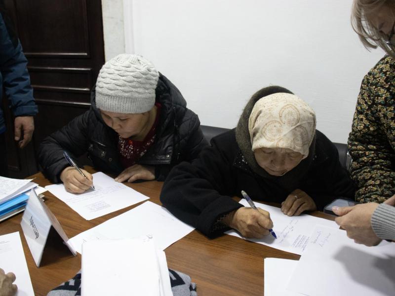 Десятки принятых заявлений и правовых консультаций: итоги поездки Акыйкатчы на Иссык-Куль