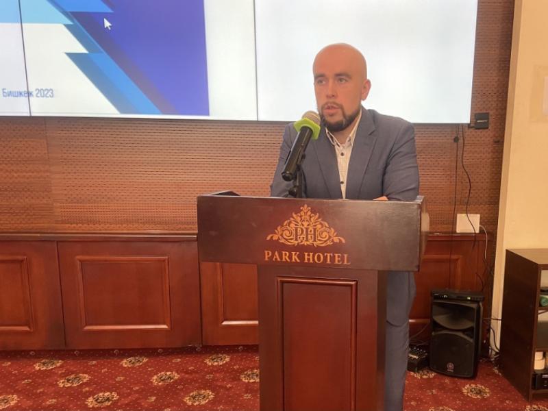 Альберт Колопов: Конституцияда адам укуктары менен эркиндиктерине артыкчылык берилген