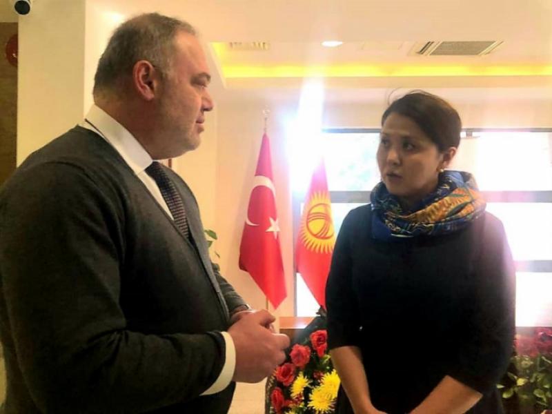 Атыр Абдрахматова Кыргызстандагы Түркиянын элчилигине барып көңүл айтты