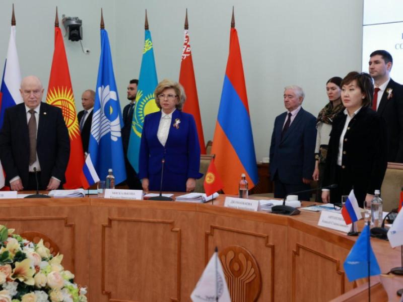 Акыйкатчы КМШнын адам укуктары боюнча комиссиясынын отурумуна катышты