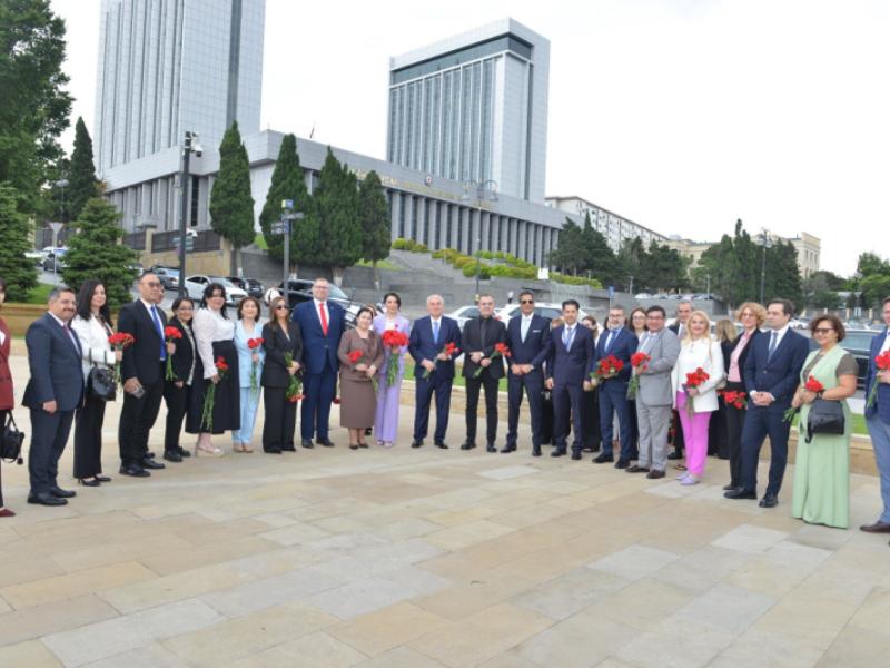 Акыйкатчынын орун басары Бакудагы симпозиумда адам укугун коргоодо эл аралык кызматташтыктын маанилүүлүгүн белгиледи