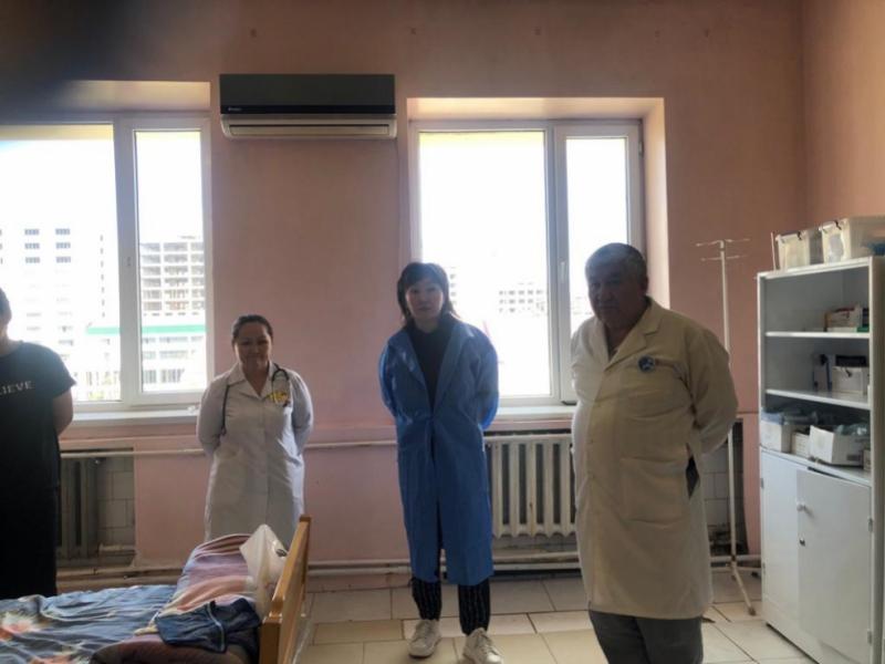 Акыйкатчы Джамиля Джаманбаева приняла участие в детском празднике в отделении нефрологии