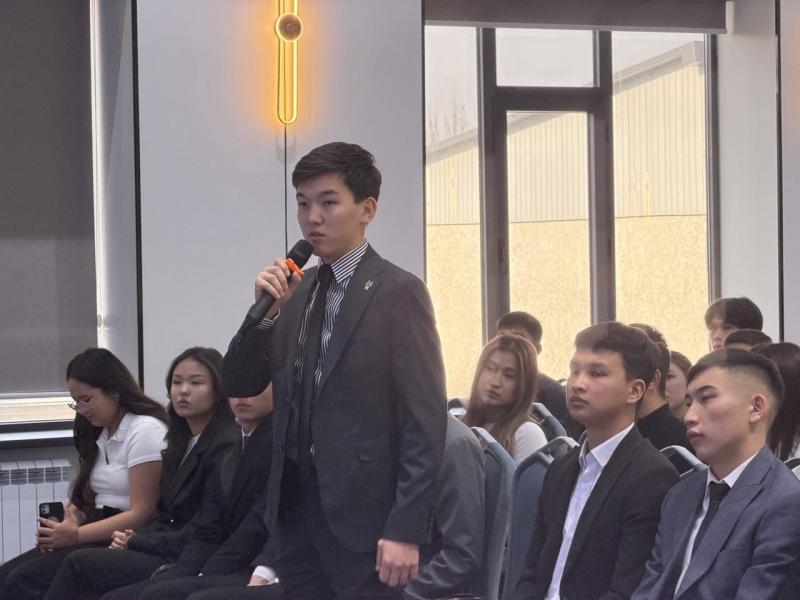 Жамиля Жаманбаева Башкы Прокуратуранын Юридикалык академиясынын студенттери менен жолугушту