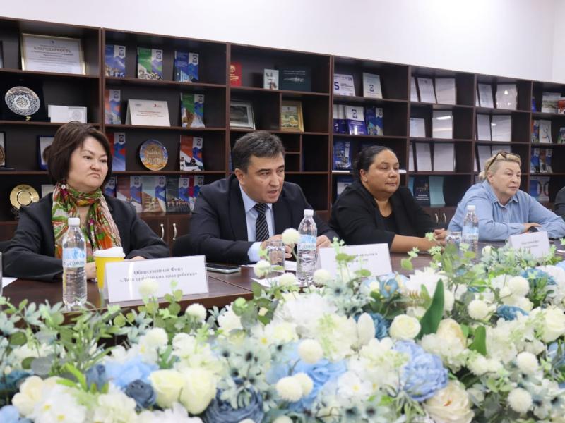 Жамиля Жаманбаева жарандык коомдун өкүлдөрү менен жолугушту