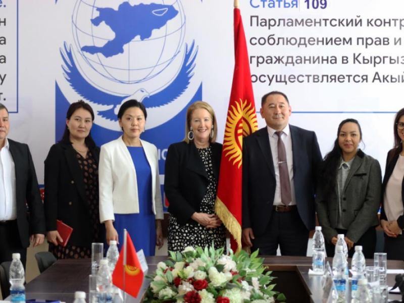 Акыйкатчы Атыр Абдрахматова БУУнун Кеңешинин жумушчу тобунун мүчөлөрү менен аялдарды жана кыздарды басмырлоо маселеси боюнча жолугушуу өткөрдү