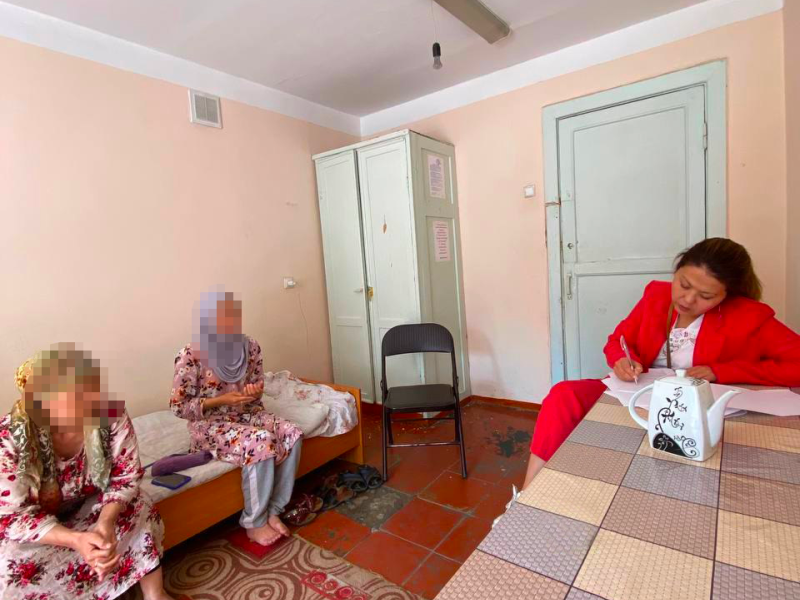 Женщины, вынужденно переселенные из Баткенской области в г. Ош, готовы вернуться домой,  единственная просьба защитить от нападений и провокаций со стороны военных Таджикистана.