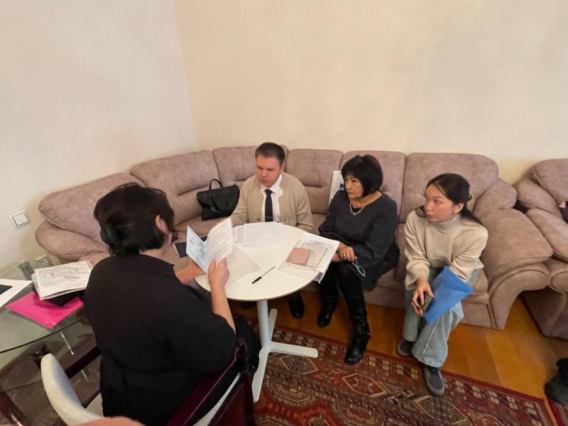Акыйкатчынын орун басары Айчүрөк Назаралиева Москвада мигранттар менен жолугушту
