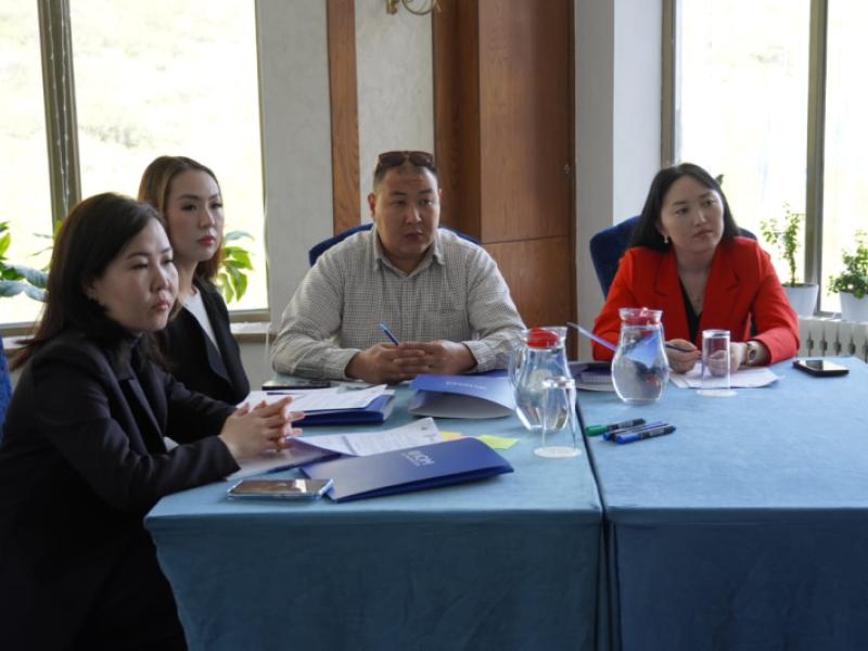 Акыйкатчы Институтунун кызматкерлери эмгек мигранттарынын укуктарын коргоо жаатында билимин жогорулатышты