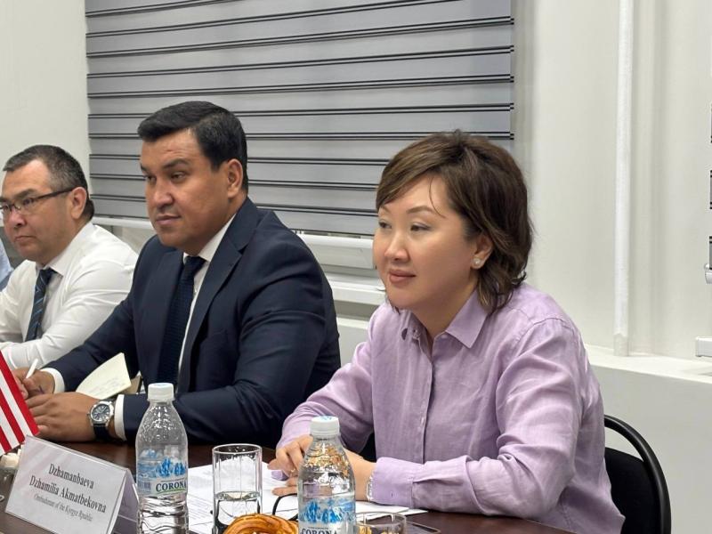 Акыйкатчы и представители Комиссии США по международной свободе вероисповедания  обсудили религиозную ситуацию в КР