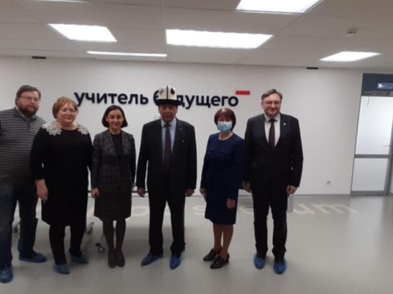 КР Акыйкатчысынын (Омбудсменинин) Урал федералдык округу боюнча коомдук башталыштагы ыйгарым укуктуу өкүлү Жыргалбек Белеков Эне тил боюнча иш чарага катышты