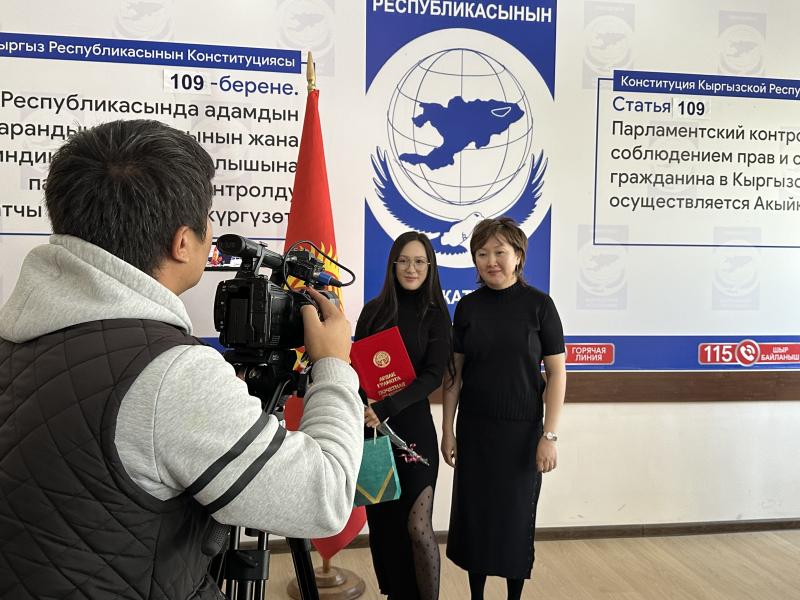 Акыйкатчы Джамиля Джаманбаева поздравляет журналистов с Днем информации и печати