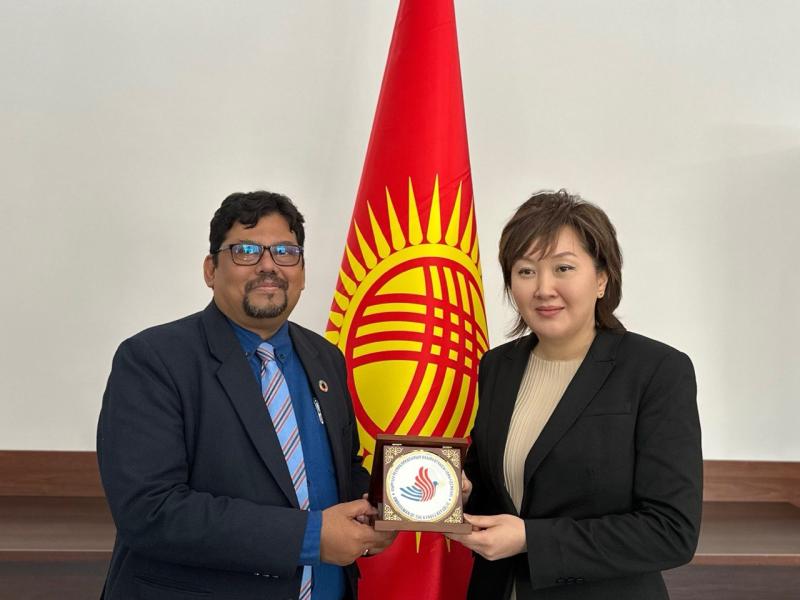 Жаманбаева “БУУ - Аялдар” түзүмүнүн Кыргызстандагы өкүлчүлүгүнүн директору менен жолугушту