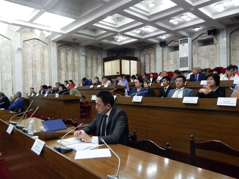 Жогорку Кеңештин профилдик комитети Акыйкатчы Кубат Оторбаевдин “2016-жылдын Кыргыз Республикасында адамдын жана жарандын укуктары менен эркиндигинин сакталышы жөнүндө” баяндамасын укту