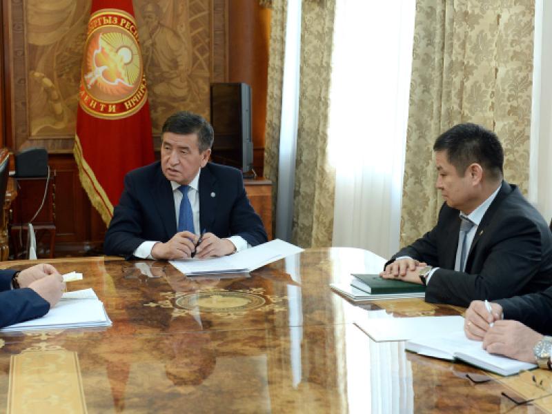 Президент Сооронбай Жээнбеков Акыйкатчы Токон Мамытовду кабыл алды