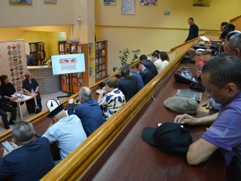 Акыйкатчы Екатеринбург шаарында эмгектенип жүргөн мекендештер менен жолукту 