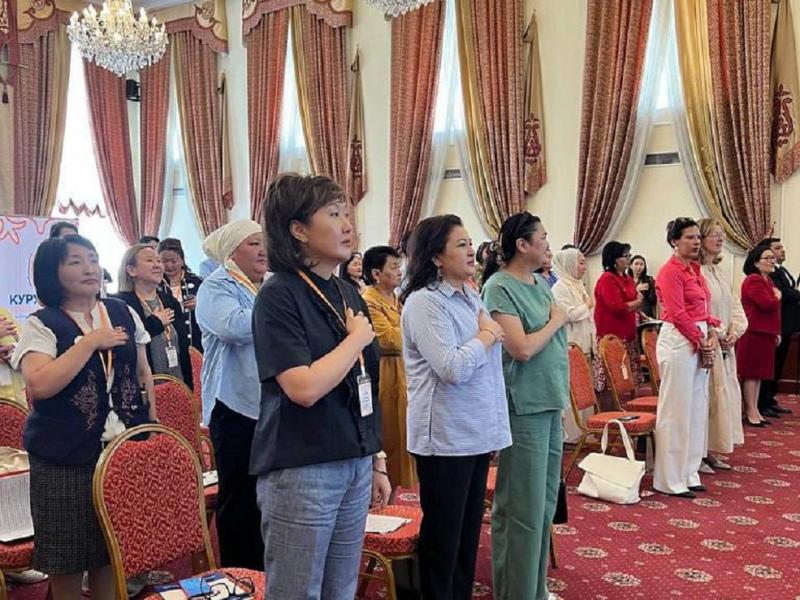 Акыйкатчы предложила засчитывать воспитание женщинами детей в трудовой стаж