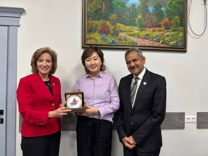 Акыйкатчы и представители Комиссии США по международной свободе вероисповедания  обсудили религиозную ситуацию в КР