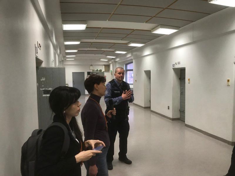 Жамиля Жаманбаева Хельсинкидеги абакты көрүп чыкты