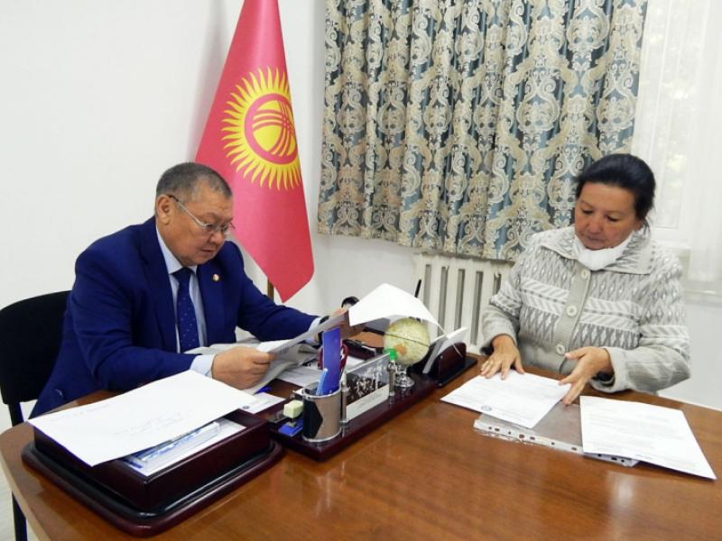 Акыйкатчы “Таза Токмок” коомдук бирикмесинин жетекчисин кабыл алды