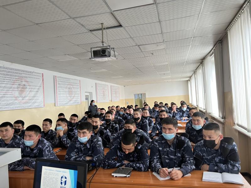 Акыйкатчы аппаратынын кызматкерлери милициянын генерал-майору Ж.Ш.Шабиров атындагы Республикалык окуу борборунун угуучуларына лекция окушту