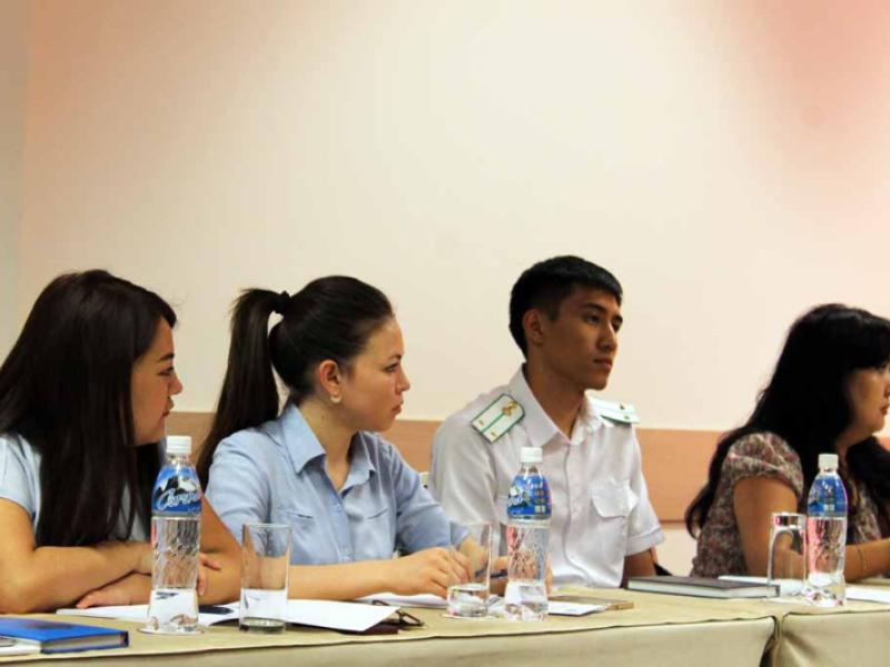 Мыйзам менен чатагы балдардын иши боюнча комиссиянын ишмердүүлүгү талкууланды