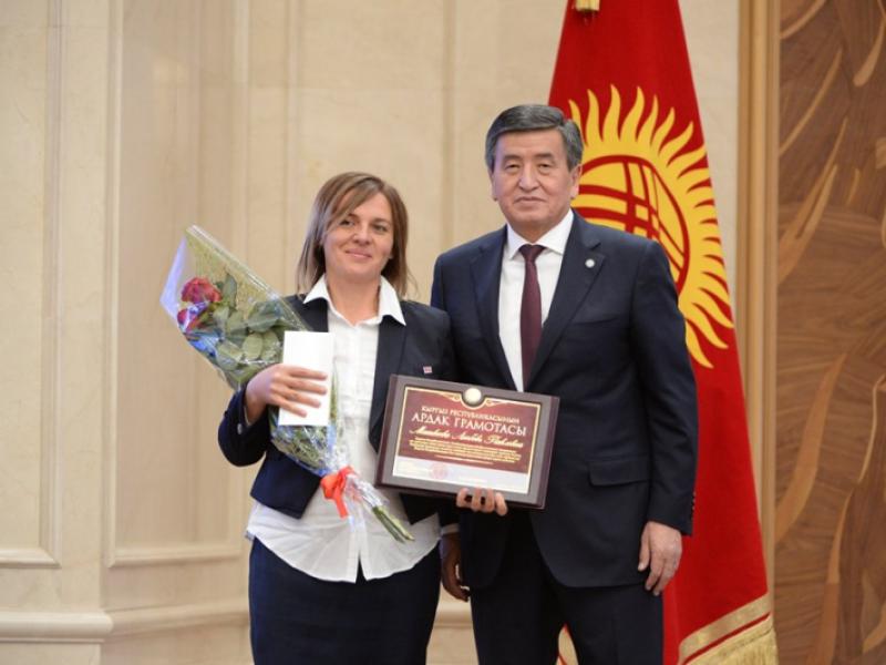 Президент Сооронбай Жээнбеков: Бакубат жашоонун, келечектин, кубаттуу өлкөнүн бир гана тиреги — эмгек!