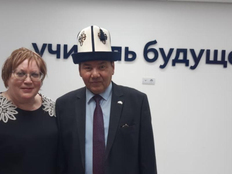 КР Акыйкатчысынын (Омбудсменинин) Урал федералдык округу боюнча коомдук башталыштагы ыйгарым укуктуу өкүлү Жыргалбек Белеков Эне тил боюнча иш чарага катышты