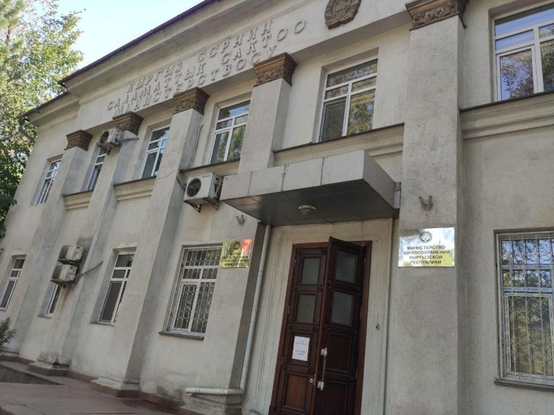 Акыйкатчынын орун басары жана “Голос Свободы” коомдук фонду Саламаттыкты сактоо министрлигине кармалгандарды медициналык кароодон өткөрүү боюнча бирдей форманын үлгүсүн тапшырышты
