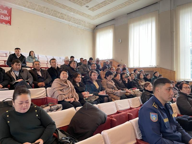 Акыйкатчы Ысык-Көл областынын эли менен жолугушту 