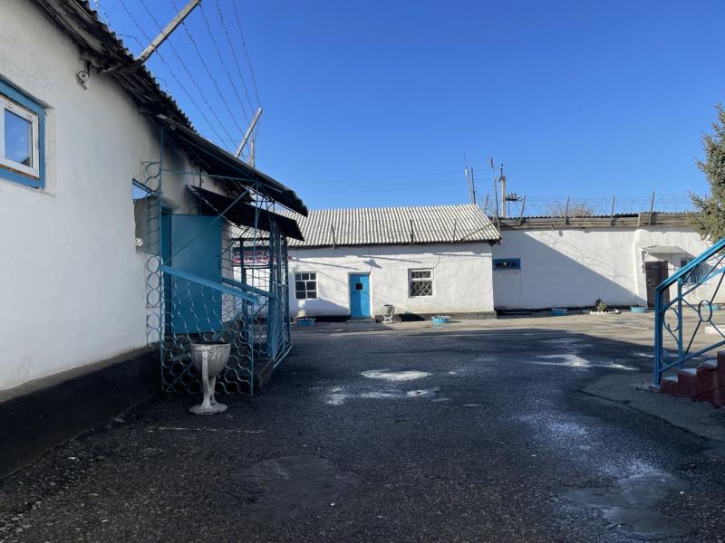 Акыйкатчы Караколдогу тергөө абагынын кармоо шарттары менен таанышты  