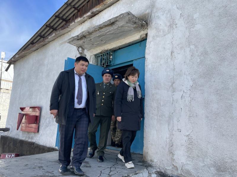 Акыйкатчы Караколдогу тергөө абагынын кармоо шарттары менен таанышты  