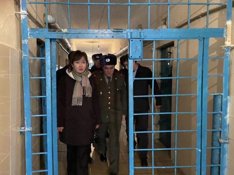 Акыйкатчы Караколдогу тергөө абагынын кармоо шарттары менен таанышты  