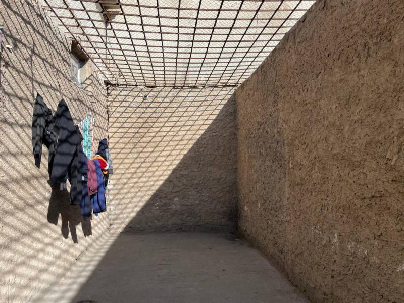 Джамиля Джаманбаева Талас областындагы ИИБдин убактылуу кармоочу жайына барды