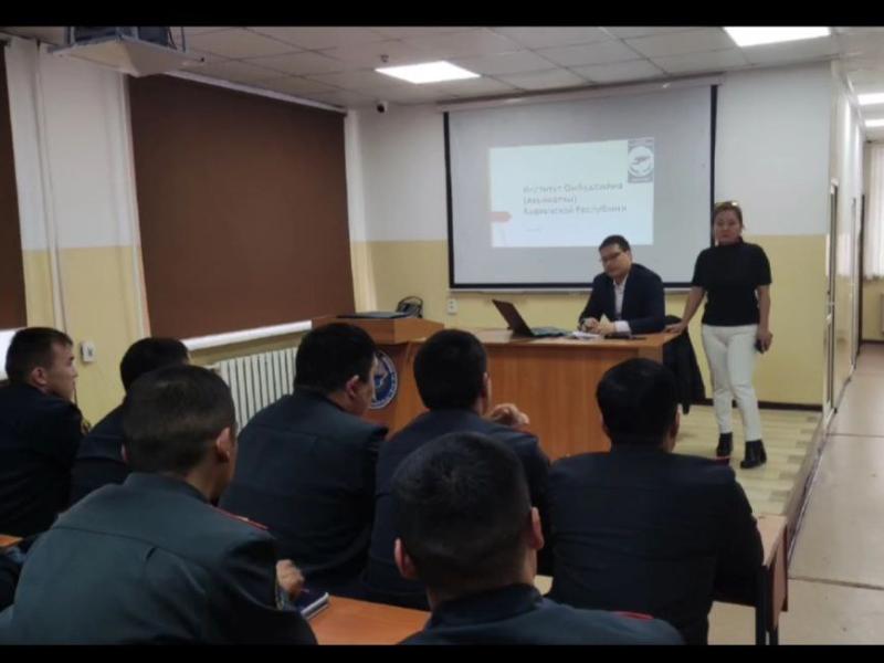 Акыйкатчы Институтунун кызматкерлери Адам укугунун сакталышы жөнүндө лекция окушту