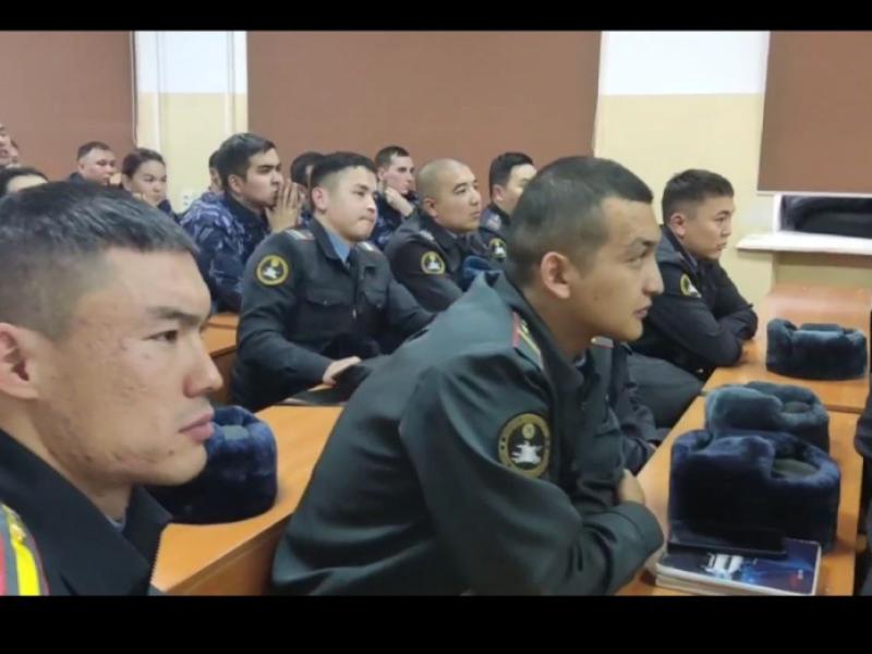 Акыйкатчы Институтунун кызматкерлери Адам укугунун сакталышы жөнүндө лекция окушту