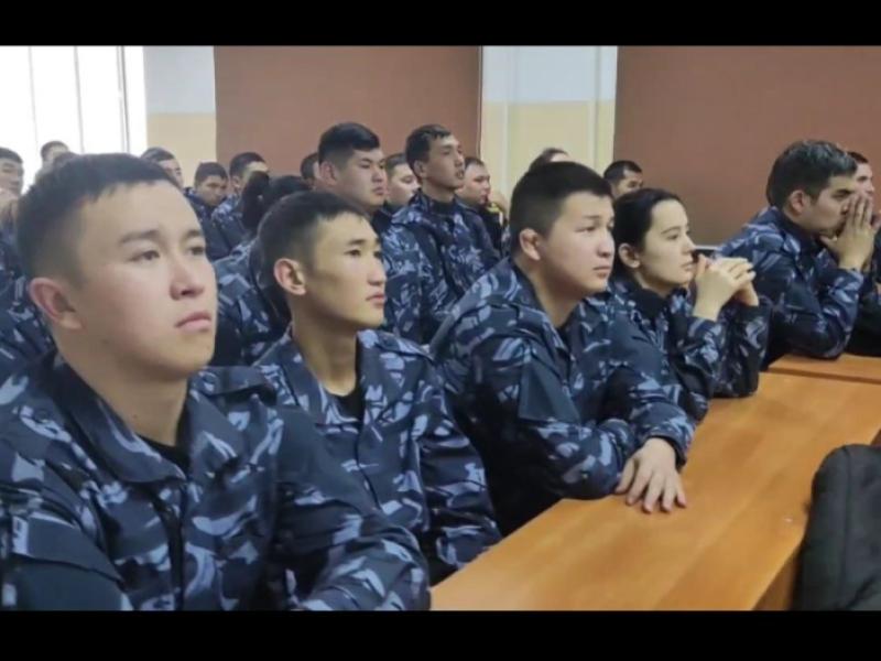 Акыйкатчы Институтунун кызматкерлери Адам укугунун сакталышы жөнүндө лекция окушту