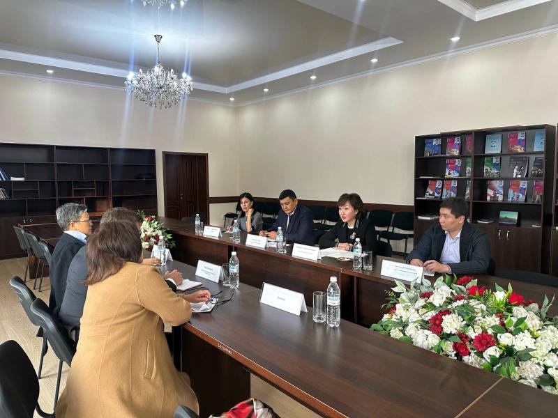 Акыйкатчы жана КРдагы Нидерланддын элчиси жолугушуу өткөрдү