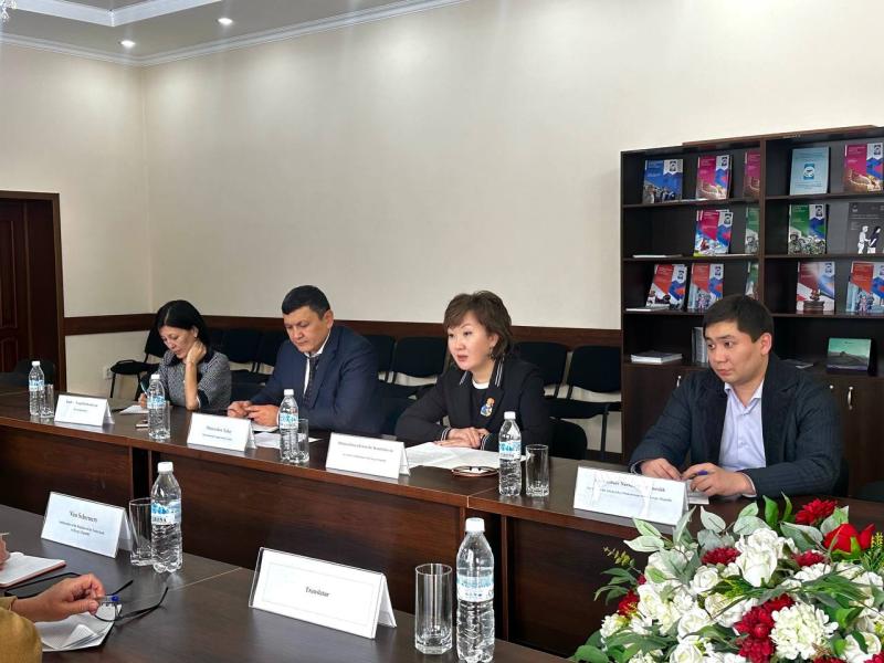Акыйкатчы и посол Нидерландов в КР провели встречу