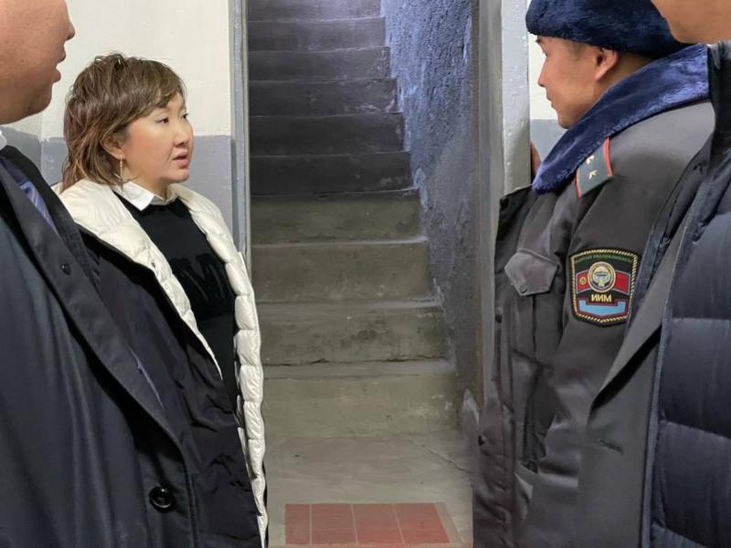 Джамиля Джаманбаева Нарын шаарындагы тергөө абагына барды