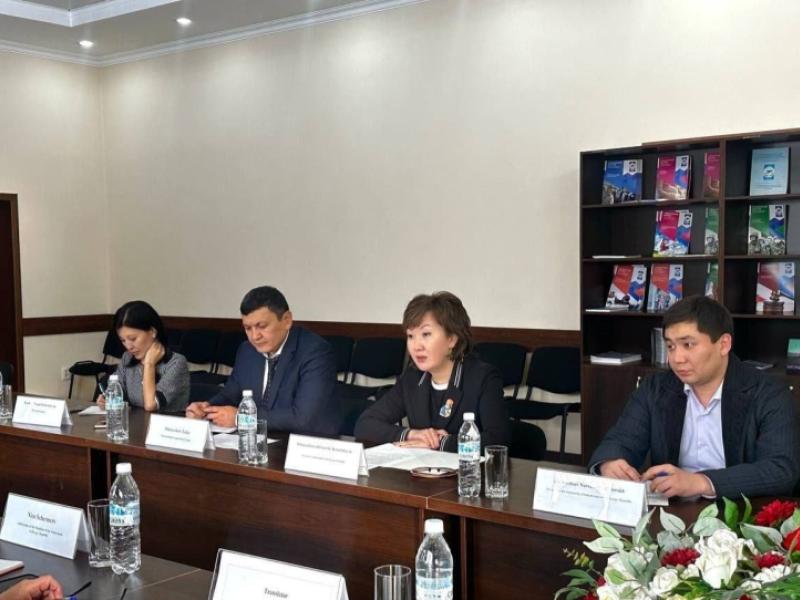 Акыйкатчы жана КРдагы Нидерланддын элчиси жолугушуу өткөрдү