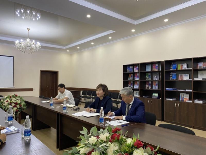 Акыйкатчы Джамиля Джаманбаева и международный координатор проекта Программного офиса УНП ООН в КР провели встречу