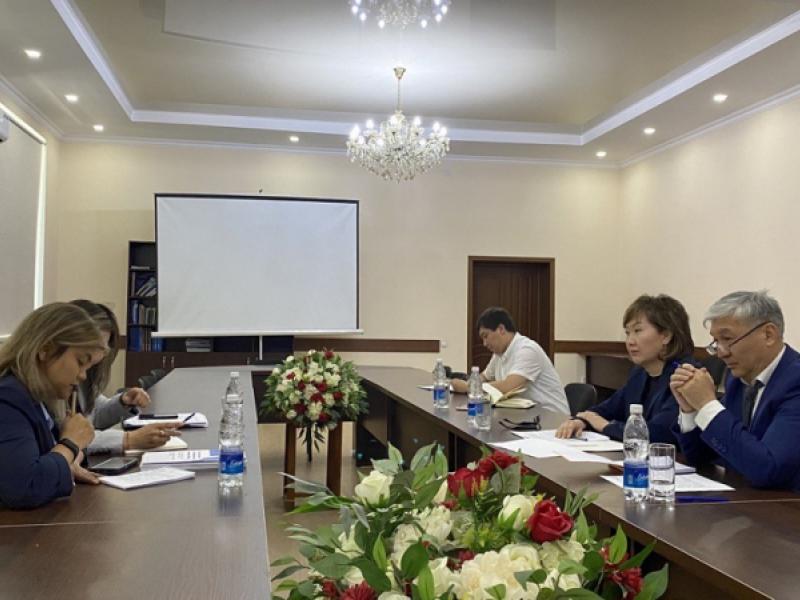 Акыйкатчы Джамиля Джаманбаева и международный координатор проекта Программного офиса УНП ООН в КР провели встречу
