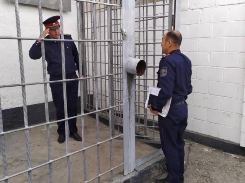 Акыйкатчы Институтунун кызматкерлери Караколдогу тергөө абагына жана Балыкчы, Чолпон-Ата шаарларындагы убактылуу кармоо жайларына барышты